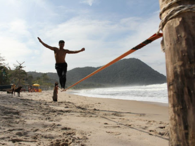 Praticar slackline