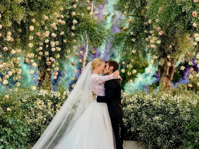 Escolha a decoração do seu casamento e diremos quando ele ocorrerá!