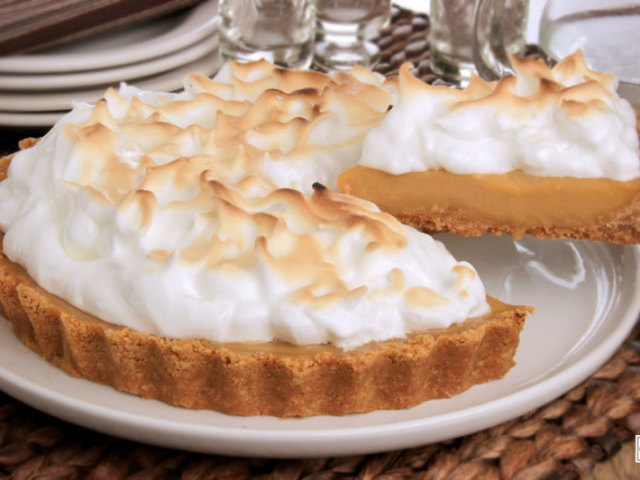 Torta de doce de leite com merengue