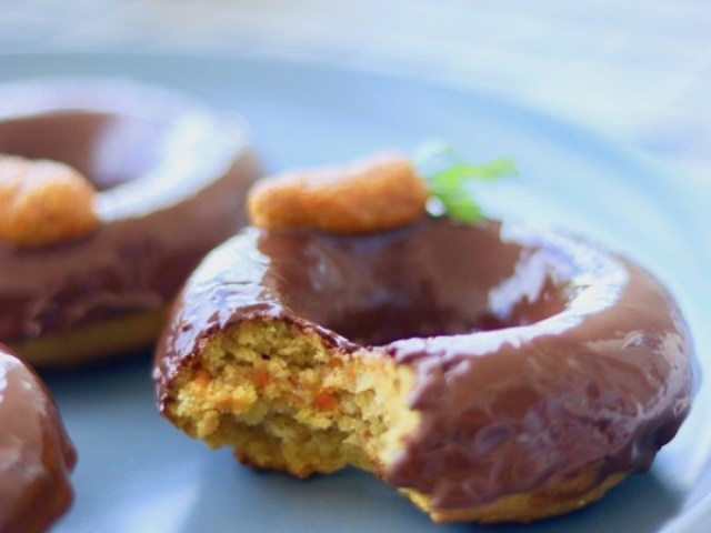 Donuts de cenoura com chocolate