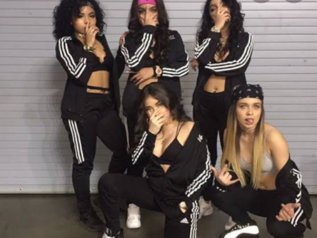 Nois minhas gatas❤ @bela @nat @val @dani
Dani:somos lindas
Nat:mto gostosas
Val:minhas vadias
Nat:faço parte de algo ate q enfim
Bela:clr gata somos um quinteto❤
Res:vdd