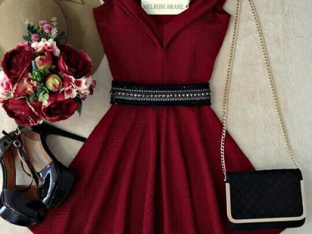 Um vestido reddd