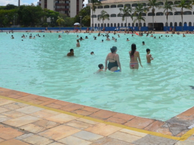 PISCINA COMUNITÁRIA