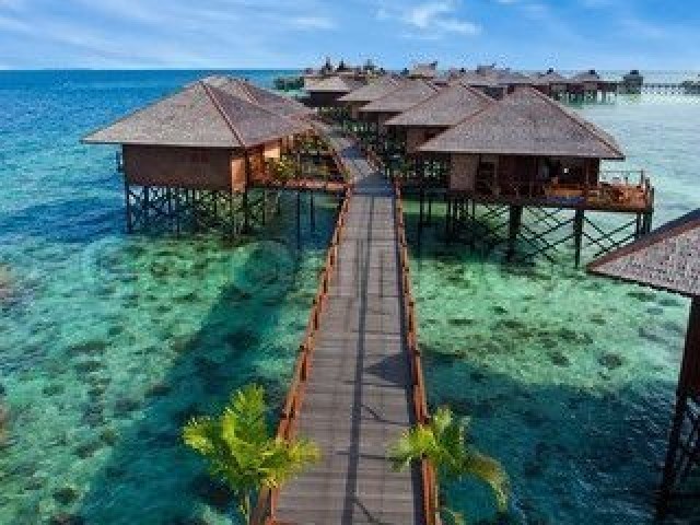 Resort ou até mesmo uma casa no meio do mar vamos pensar longe né ele e um ASTRO pq não aproveitar?