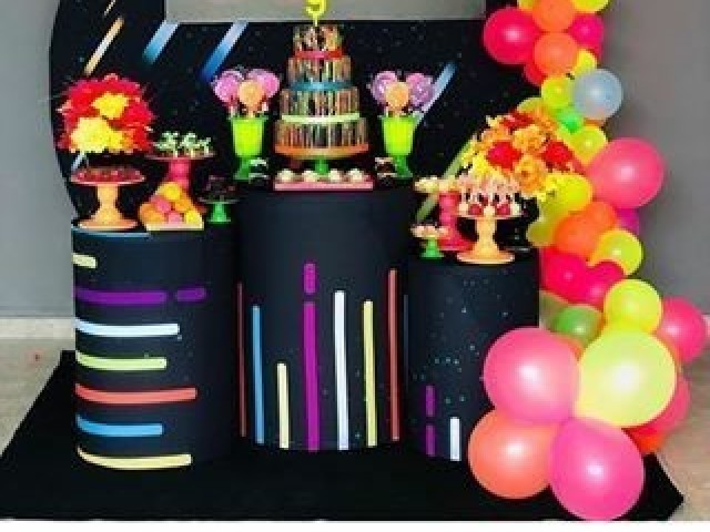 Algo mas estilo balada concerteza terá bebidas....