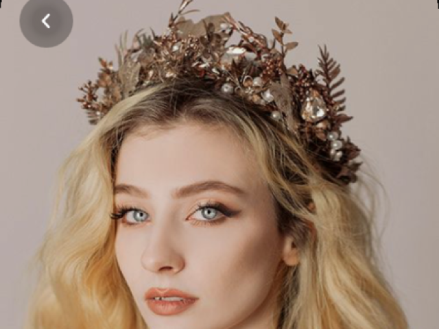 Rainha (coroa e um biqu铆ni)