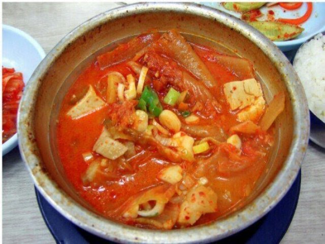 Kimchi jjigae