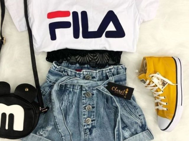 Short e camiseta curta da fila