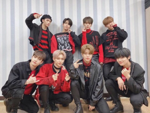 STRAY KIDS