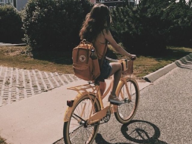 Vou de bicicleta, um pouco de exercício faz bem ♡