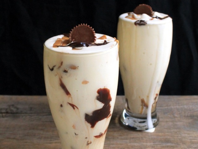 Milkshake de chocolate com amendoim