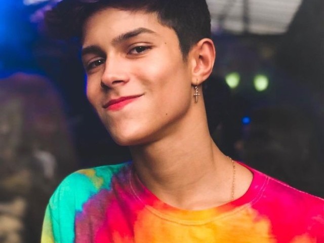 Que menino mais fofo
Minha opinião 😋