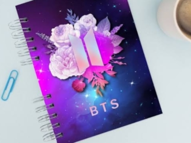 Esse caderno muito fofo do bts ♡