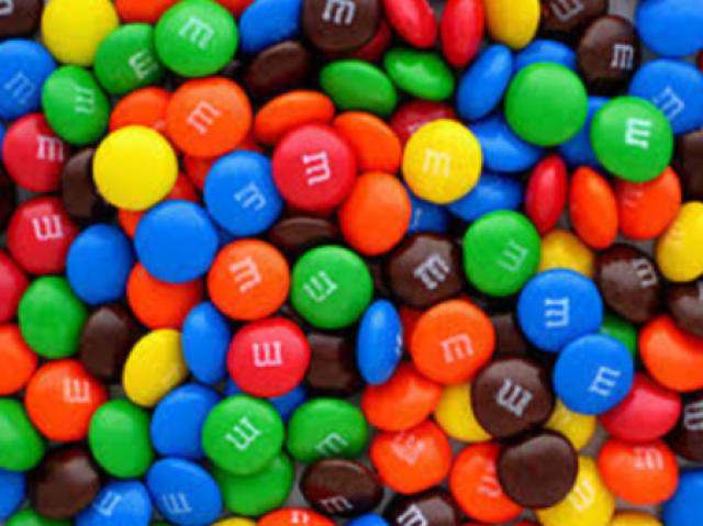 Alguns saquinhos de M&m's (os ricos também comem M&m's ok)