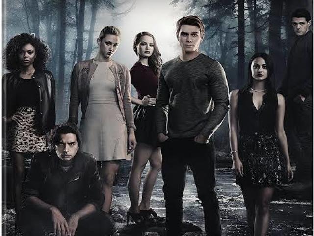 Riverdale(num terminei de assistir mais já amo❤️)