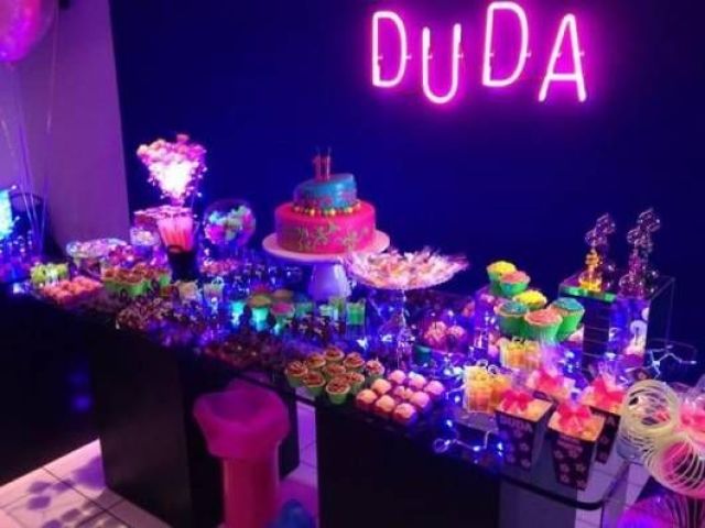 Neon!
