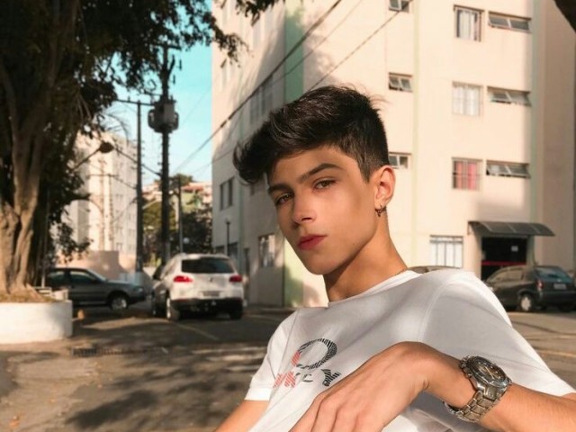 Lucas/Lk
Idade=17 anos