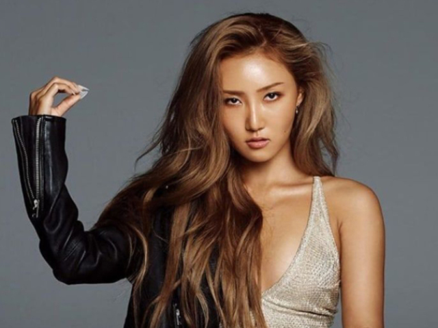 Hwasa (MAMAMOO)