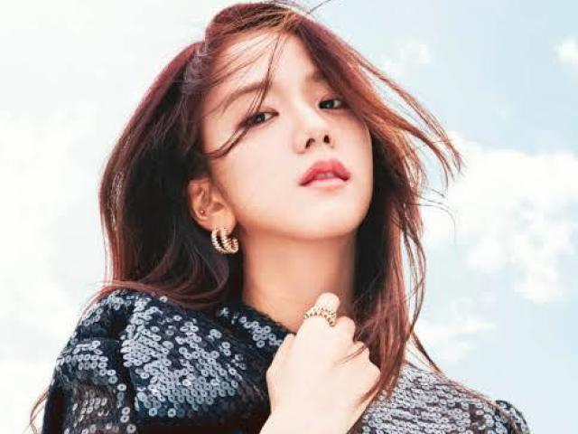 Jisoo.