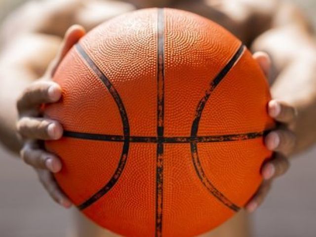 Se fosse para não acontecer nunca mais, talvez
(bola de basquete)