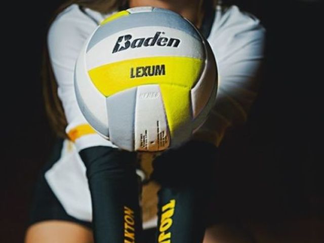 Não causa dor de cabeça, e a maioria não está cheia.
(bola de vôlei)