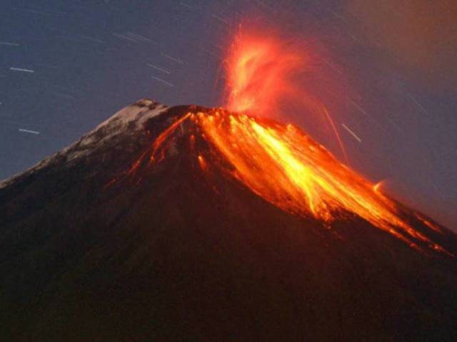 vulcão em erupção