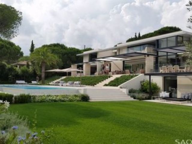 Luxuosa