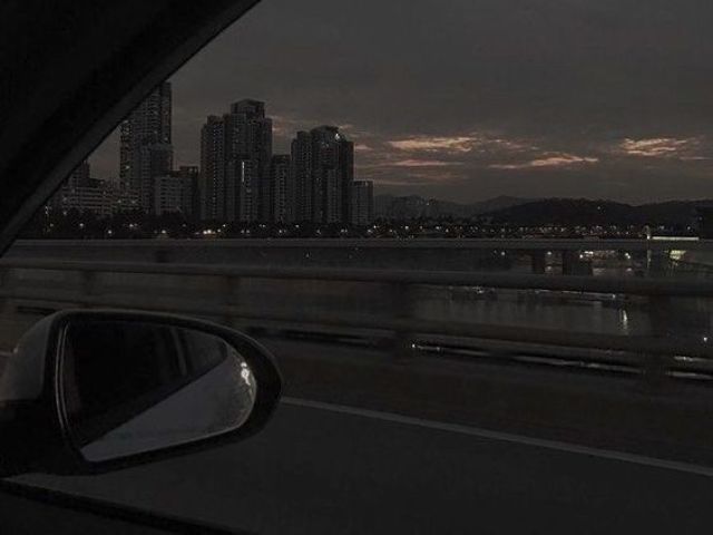 Escolha uma das duas imagens e eu te recomendarei um anime