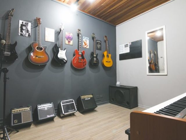 Na escola (Sala de música)