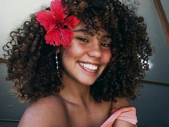 Essa morena do cabelo cacheado ❤