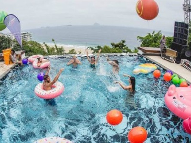 festa na piscina