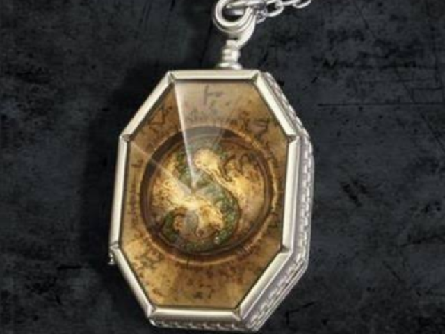 O Medalhão de Salazar Slytherin/Sonserina