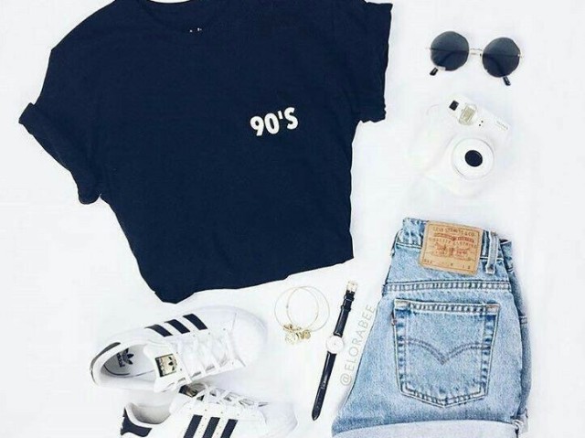 Ou com essa roupa bem tumbler ?
Vc que escolhe
