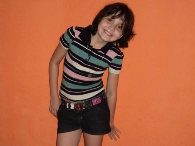 Blusa, short e tênis