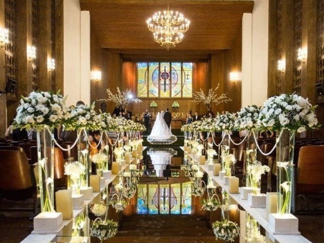 luzes e mosaicos para quem quer casar na igreja