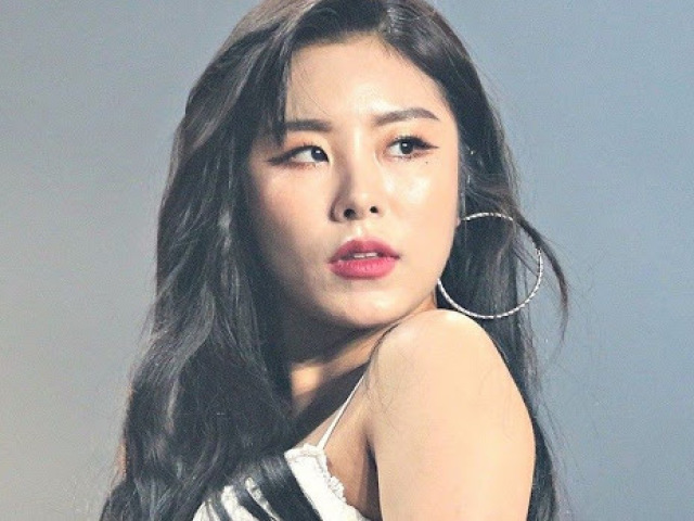 Wheein (MAMAMOO)