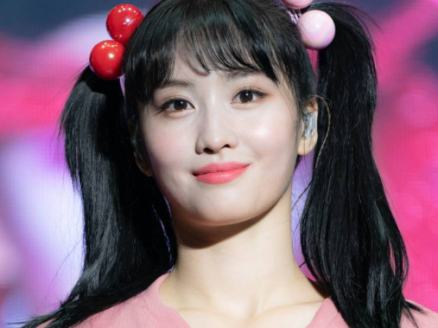 Momo (TWICE)