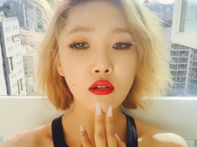 Hwasa (mamamoo)