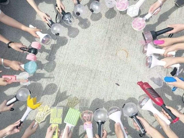 Você conhece as LightStick dos grupos de k-pop?