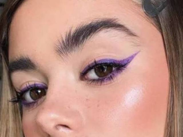 Um delineado roxo tá mais que perfeito