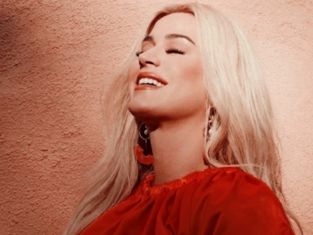 𝐤𝐚𝐭𝐲 𝐩𝐞𝐫𝐫𝐲.
A cantora possui muitos sucessos, como "Teenage Dream", "Last Friday Night", "Chained to The Rhythm" e "I Kissed a Girl".