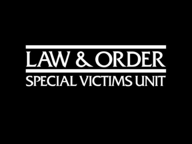 No sistema judiciário criminal, o povo é representado por dois grupos distintos porém igualmente importantes: a polícia, que investiga os crimes, e os promotores de justiça que processam os autores. Estas são as suas histórias.