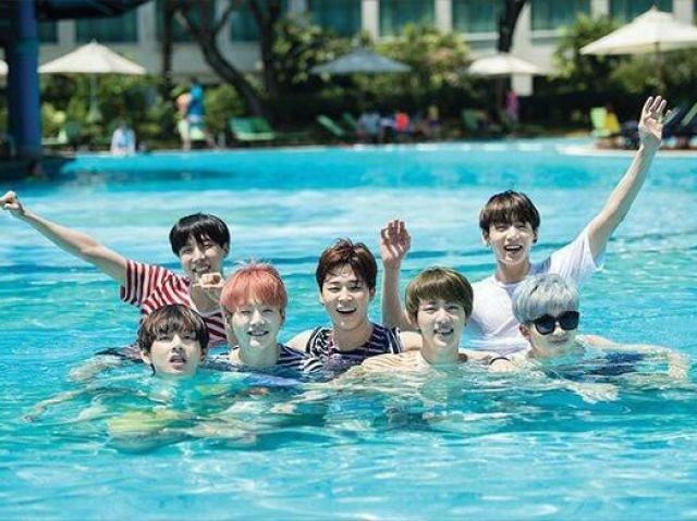 BTS RPG: Um dia na praia! Monte um dia perfeito na praia e descubra com quem você iria