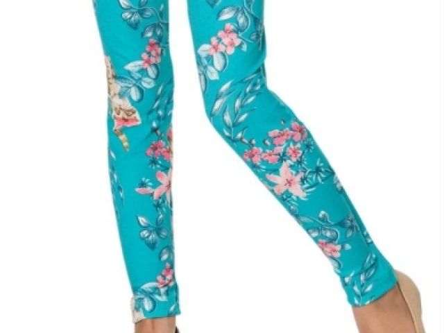 Calça legging azul turquesa com flores