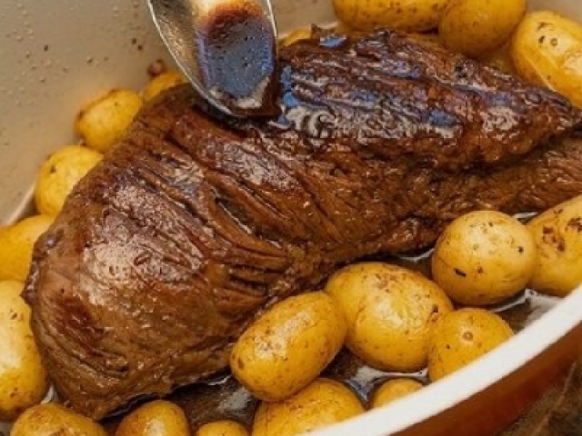 Carne assada com batata