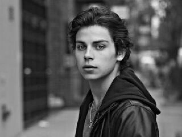 Jake T. Austin (Feiticeiros de Waverly Place)