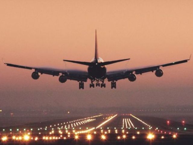 em uma viagem \ ou no avião
(você escolhe)