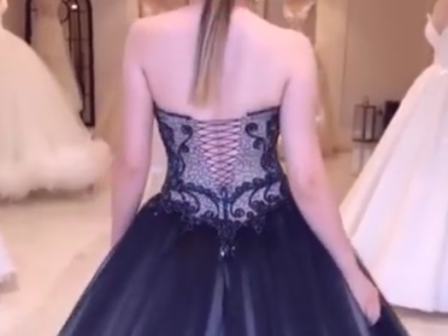 Que tal esse vestido de um azul bem Dark? eu achei bem bonito e você?