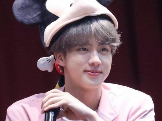 Vc colocar orelhas de brinquedo no jin em um fansing