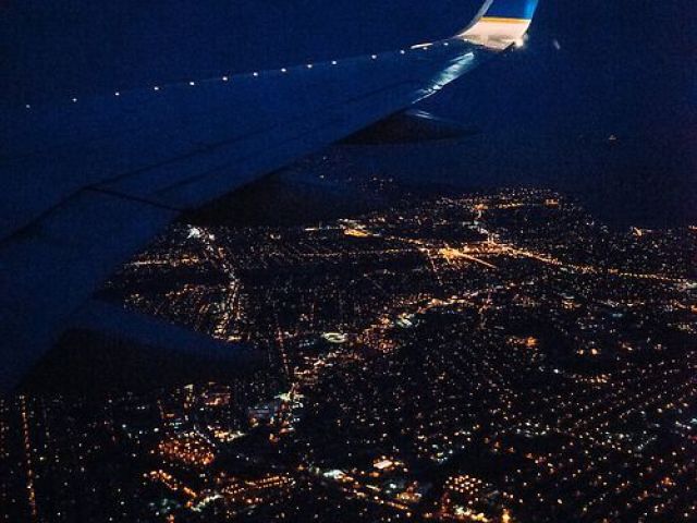 Foto que vc tirou da janela do avião quando chegaram em Los Angeles.(vcs chegaram as 10:00 horas)